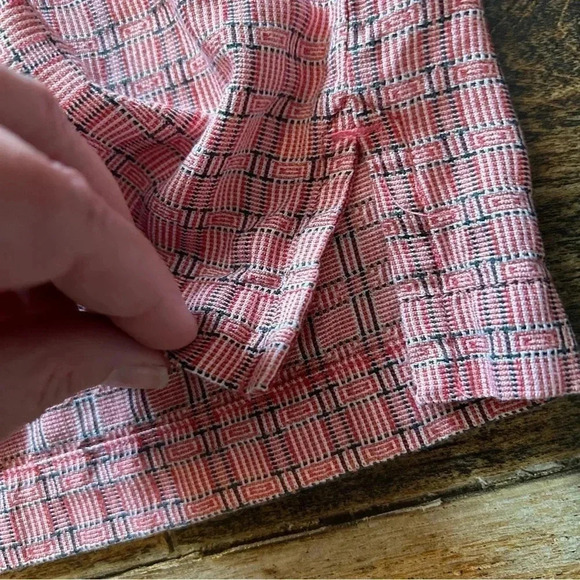 Tommy Bahama 100 % Silk Men’s Medium Geometric Pattern Red Black EUC Button Down - Picture 5 of 8